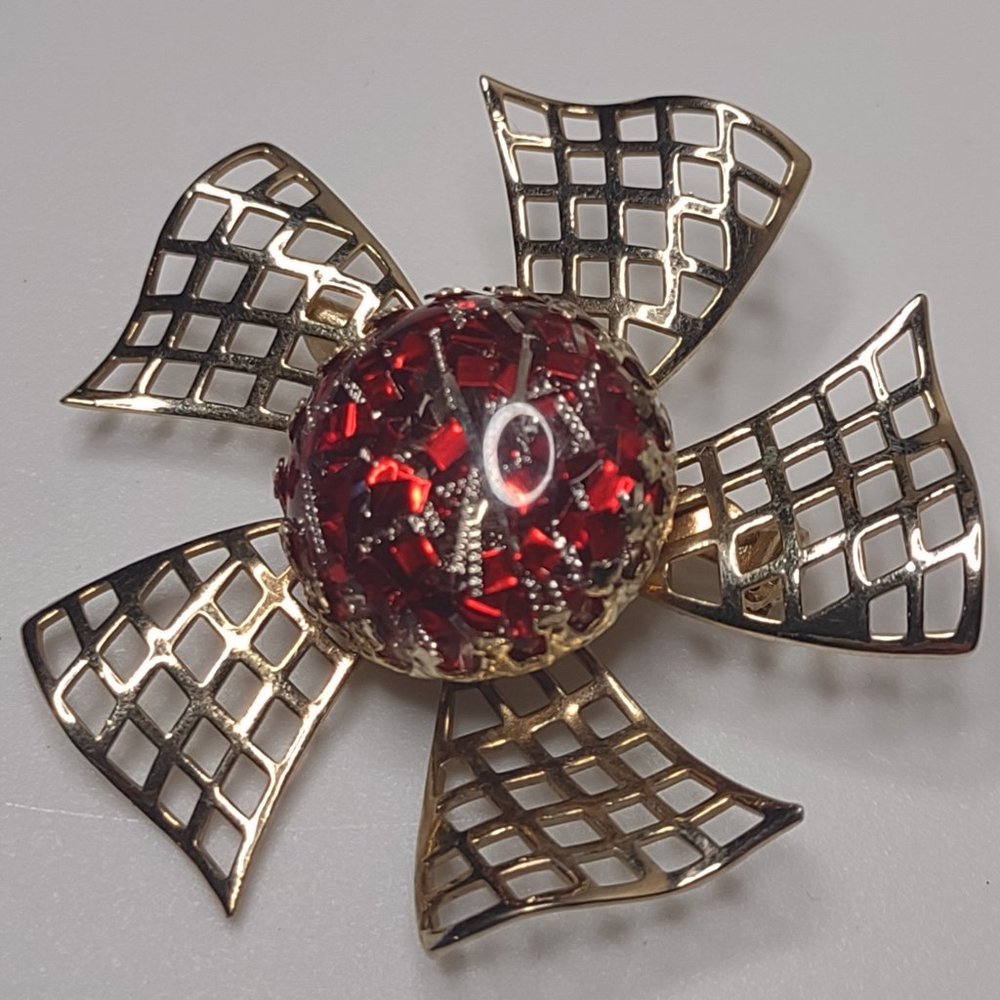 Vintage Lightweight Metal And Plastic Decorative Red Brooch